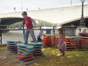 crianças brincando